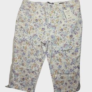 Gloria Vanderbilt Amanda Capris 20W White Floral NEW NWT Denim😍